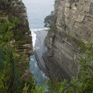 Devils Kitchen, Eaglehawk Neck on the Tasman Peninsula Devils Kitchen, Eaglehawk Neck on the Tasman Peninsula