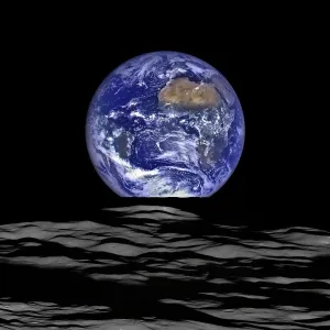 Earthrise Image August 2017