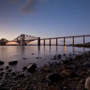 Pont de Forth au coucher du soleil.