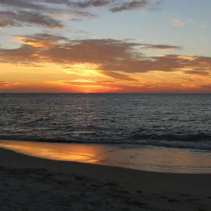 Coucher de soleil sur les sables d'or. Coucher de soleil sur les sables d'or.