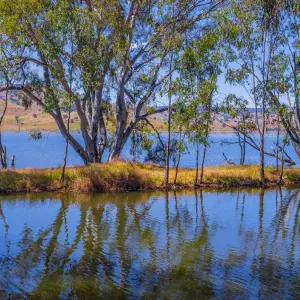 Hume lake in summer, bursting to capacity after spring rains, in the Upper Murray region