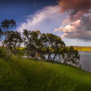 Lake Jindabyne full to capacity after summer rains, Snowy mountains