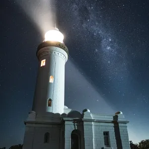Faro con la Vía Láctea de fondo. Faro con la Vía Láctea de fondo.