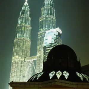 Malaysia, Kuala Lumpur, Petronas Towers, mosque in foreground, night