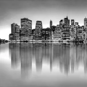 Manhattan skyline from Brooklyn Bridge Park in black and white