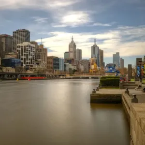Melbourne Yarra river and city skyline