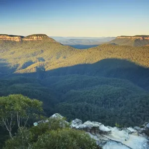 Mt Solitary and Jamison Valley, Blue Mountains Mt Solitary and Jamison Valley, Blue Mountains