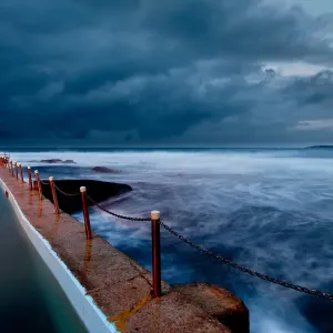 Narrabeen rock pool by christopher chan
