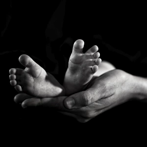New born feet and mothers hands