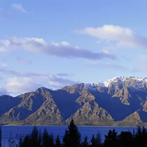 New Zealand, South Island, Lake Hawea and The Remarkables, winter