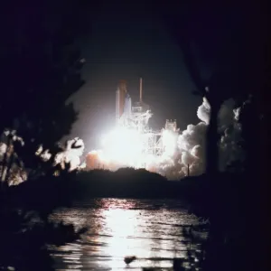 Night launch of the space shuttle Night launch of the space shuttle