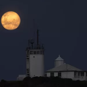 nobbys lighthouse with full moon in newcastle nsw