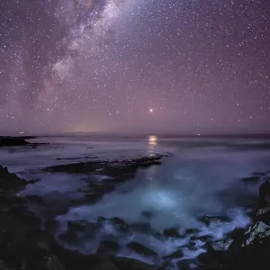 Planet Mars rising in the east, the Milky Way overhead and the night sky over the Southern Ocean. Eyre Peninsula. South Australia