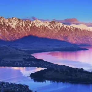 Queenstown and Lake Wakatipu at dusk, New Zealand