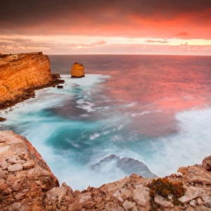 Setting Sun at Sheringa Cliffs. Eyre Peninsula, South Australia