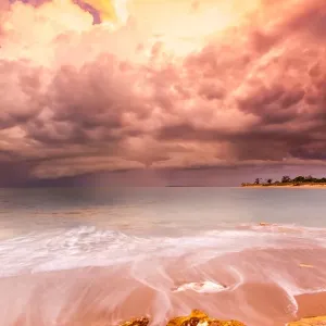Shelf cloud forming over Darwin (Explored) Shelf cloud forming over Darwin (Explored)