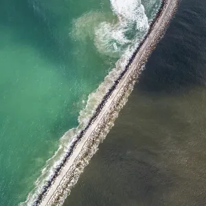 Two Sides Of The Ocean - Waves vs. Seaway