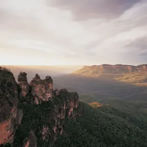 Three Sisters Mountain, Blue Mountains National Park, New South Wales, Australia Three Sisters Mountain, Blue Mountains National Park, New South Wales, Australia