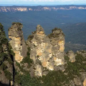 The Three Sisters seen from the Echo Point lookout