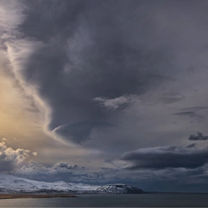 Storm clouds gather over SnA┼áfellsnes peninsular, Western Iceland