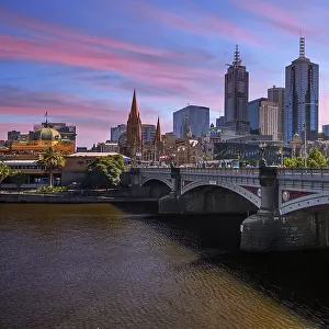 Sunrise View of Princes Bridge Spanning the Yarra River and the City Skyline of Melbourne CBD, Victoria, Australia