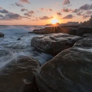 Puesta de sol en Kings Beach, Queensland, Australia.