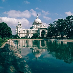 Victoria Memorial Hall, Kolkata reflected in pond