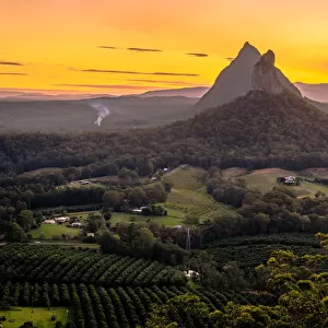 View of mt Coonowin and mt Beerwah from the top of mt Ngungun