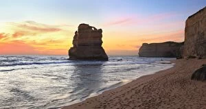 Images Dated 28th November 2014: 12 Apostles in close contact