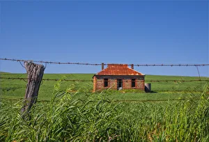 Abandoned farmhouse at Burra Abandoned farmhouse at Burra