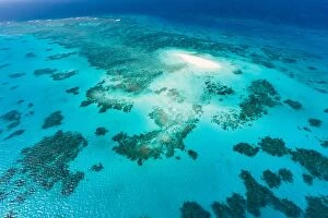 Great Barrier Reef Collection: Aerial view of coral cay and Great Barrier Reef
