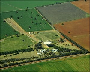 Images Dated 3rd August 2011: Aerial view near Parkes, of the Radio dish (telescope), New South Wales, Australia