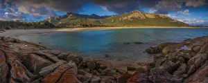 Images Dated 30th March 2017: Afternoon light and approaching dusk at Trousers point
