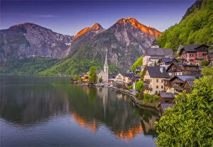 Images Dated 11th May 2017: The Alpine village of Hallstatt in the central mountain region of Austria