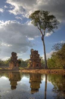 Images Dated 30th December 2011: Angkor Thom temples pool reflections