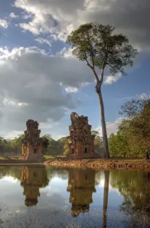 Angkor Thom temples pool reflections