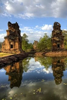 Images Dated 30th December 2011: Angkor Wat complex temple ruins reflections