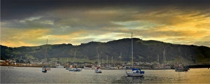 Apollo Bay, a small seaside town that has a fishing industry Apollo Bay, a small seaside town that has a fishing industry