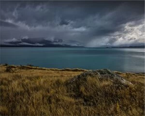 Images Dated 25th April 2014: Approaching storm at Lake Putaki