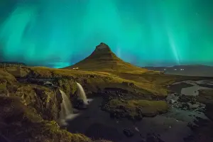 Naphak Modhiran Prints: Aurora with kirkjufell