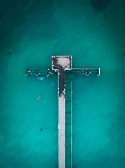 <b class=qtipBold><figcaption>australia ocean jetty</figcaption></b><br>Aerial drone images above Coogee beach in Western Australia<br><em>© 2018 John Crux</em> australia ocean jetty