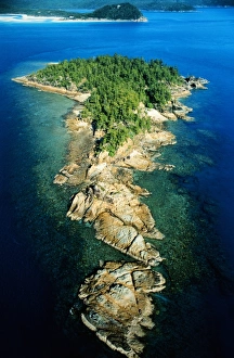 Australia, Queensland, Whitsunday Islands, forested island, aerial view Australia, Queensland, Whitsunday Islands, forested island, aerial view