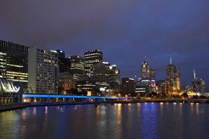 Images Dated 30th May 2014: Australia, Victoria, Melbourne city skyline and Yarra River, night