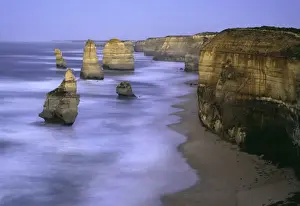 Australia, Victoria, Port Campbell National Park, Twelve Apostles, dawn