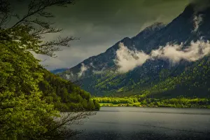 Images Dated 14th May 2021: Beautiful alpine scenery around Hallstatt, Austria