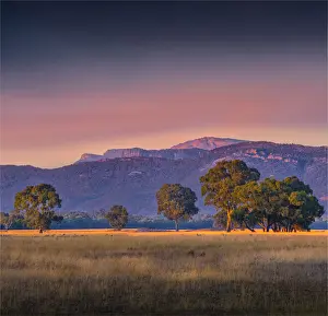 Images Dated 20th March 2021: Beautiful autumn dawn skies at Mokepilly, Grampians, Victoria