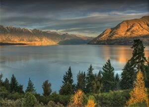 Images Dated 1st May 2014: Beautiful lake Wakitipu, Otago, during the autumn season, south island, New Zealand
