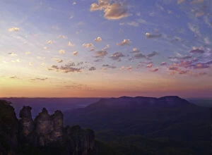The Three Sisters, Blue mountains Collection: Blue mountains sunrise