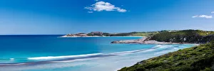 <b class=qtipBold><figcaption>Blue sky beach</figcaption></b><br>Clear water and blue sky beach at Australia. Blue sky beach
