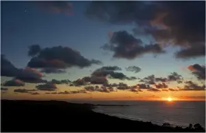 Images Dated 10th November 2012: Bold head sunrise